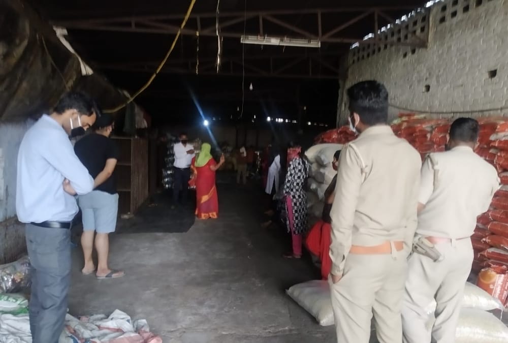 factory opened during lockdown in lucknow, children found working