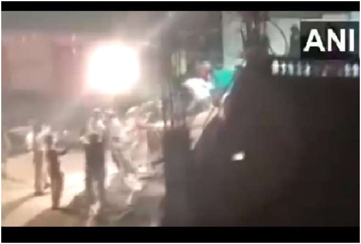 Bangalore Coronavirus Hotspot Violence Breaks Out in Padarayanapura Karnataka Ruckus erupted in Padarayanapura allegedly over shifting of corona possibly infected persons to quarantine