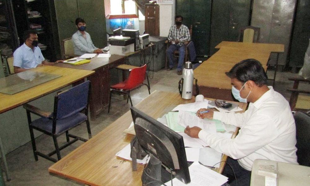 social dustancing ke sath shuru hua kam