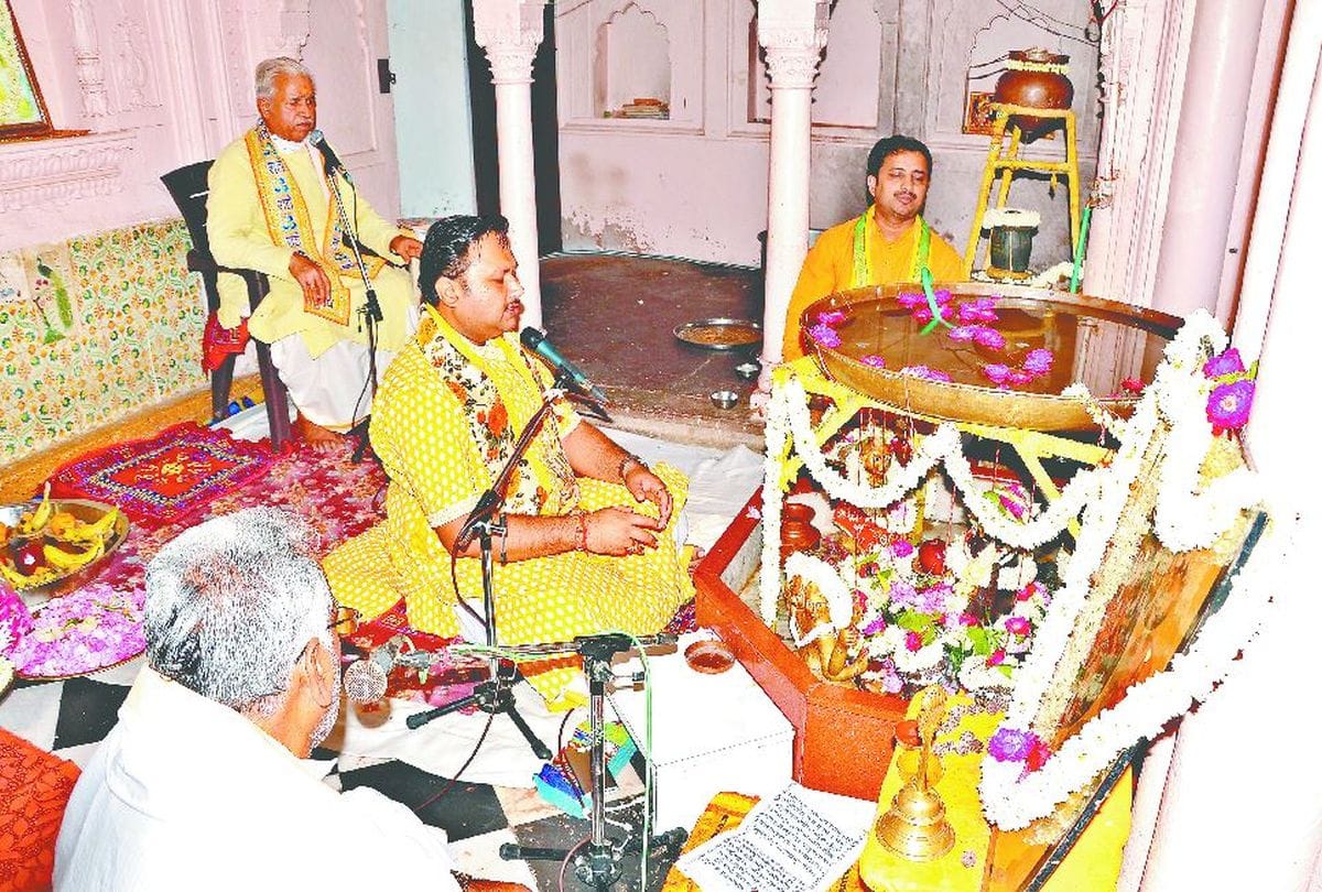 Maha Rudrabhishek Pooja In Vrindavan To Beat Coronavirus News
