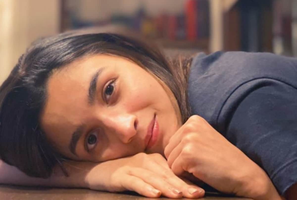kareena kapoor post a selfie where zit on her face