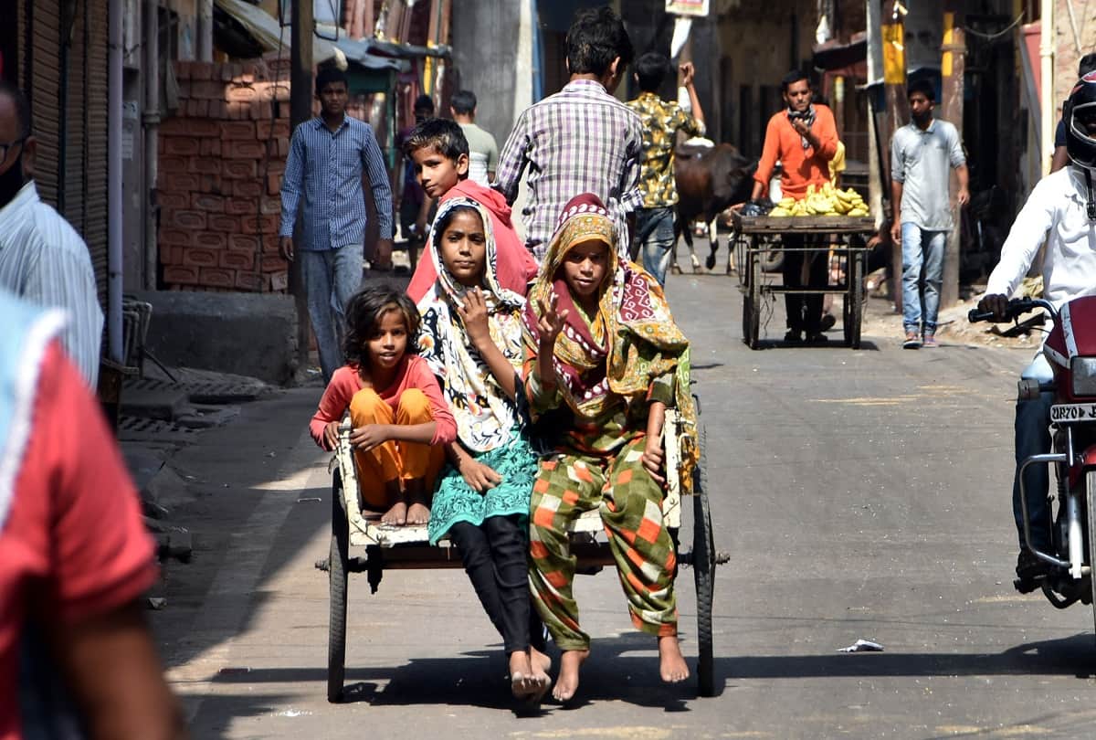Prayagraj: Trying to get life's car back on track amidst lockdown