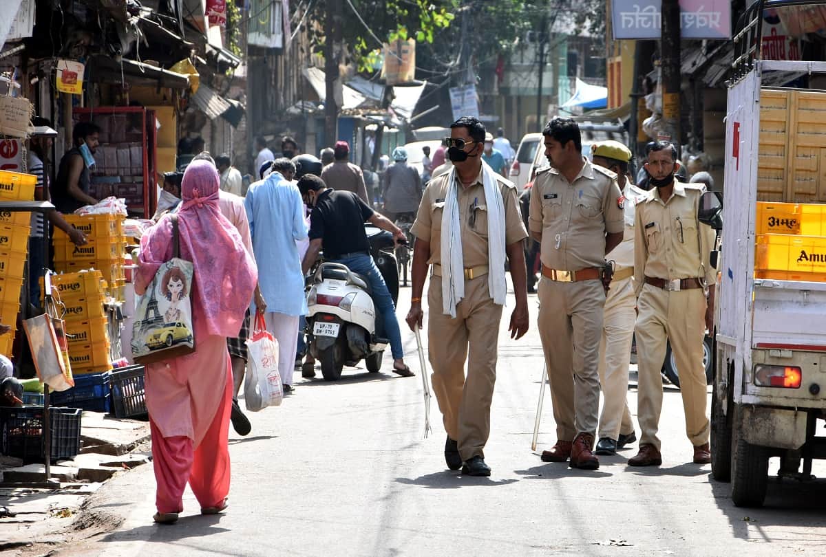 Prayagraj: Trying to get life's car back on track amidst lockdown