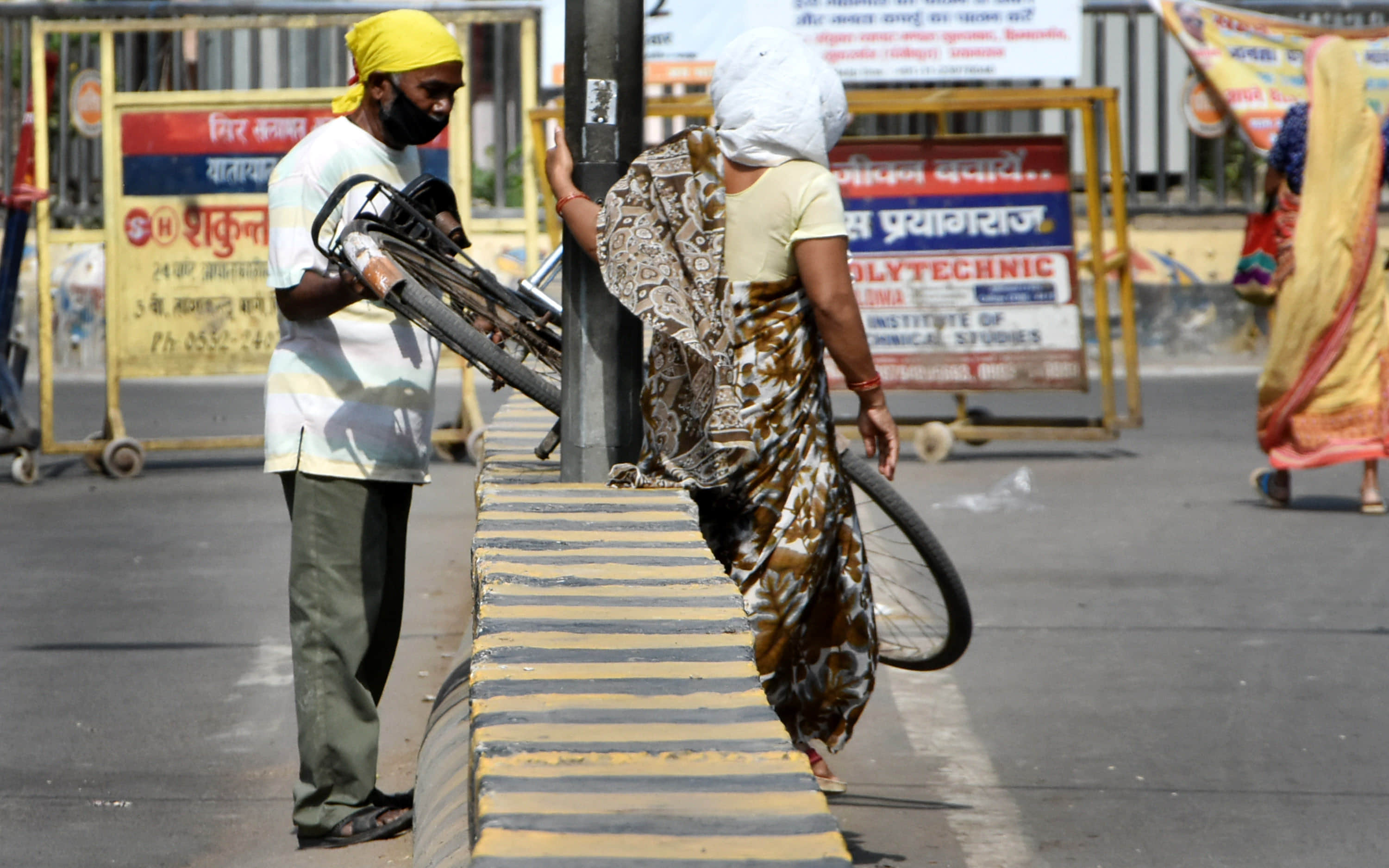 Prayagraj: Trying to get life's car back on track amidst lockdown