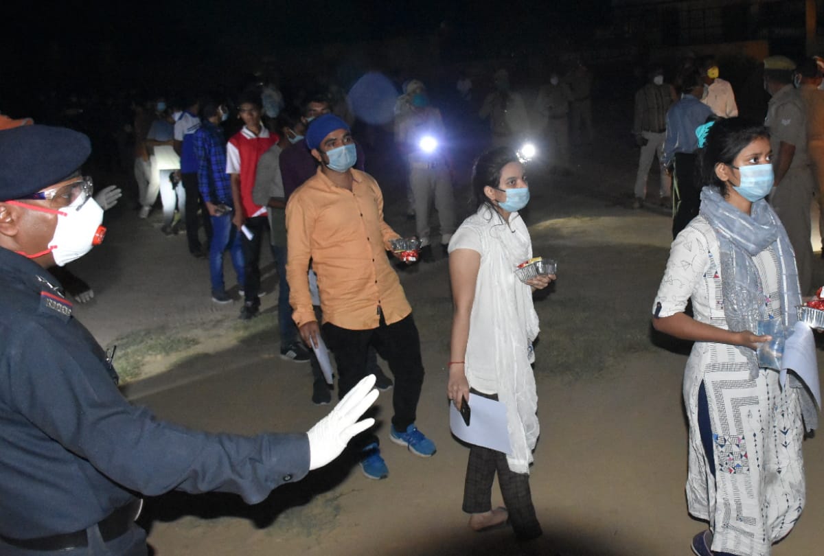 Students returned from Rajasthan quota to gorakhpur after CM Yogi order during lockdown