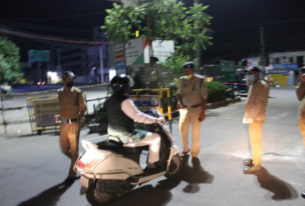 Lockdown in Uttarakhand: Dehradun Mayor Sunil Uniyal Gama go in city for inspection in midnight, photos