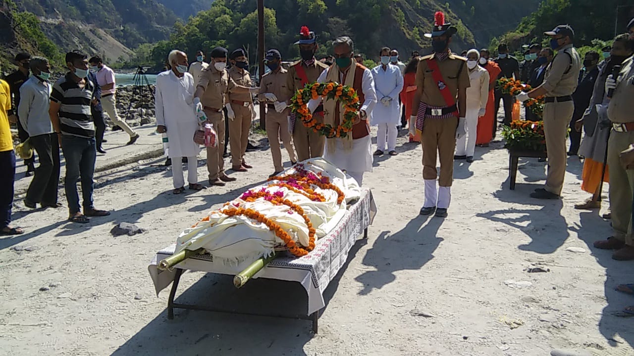 Cm yogi adityanath father Anand Singh Bisht cremation today in rishikesh watch photos