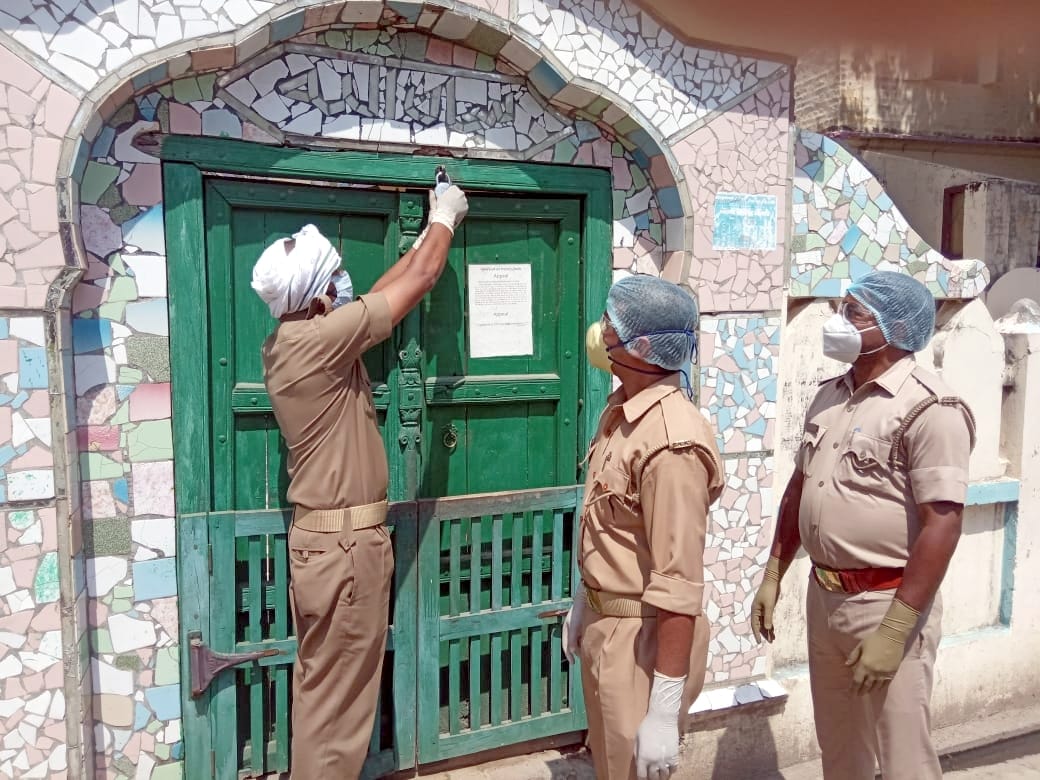 Complete Noorpur seal, bank and medical store also closed