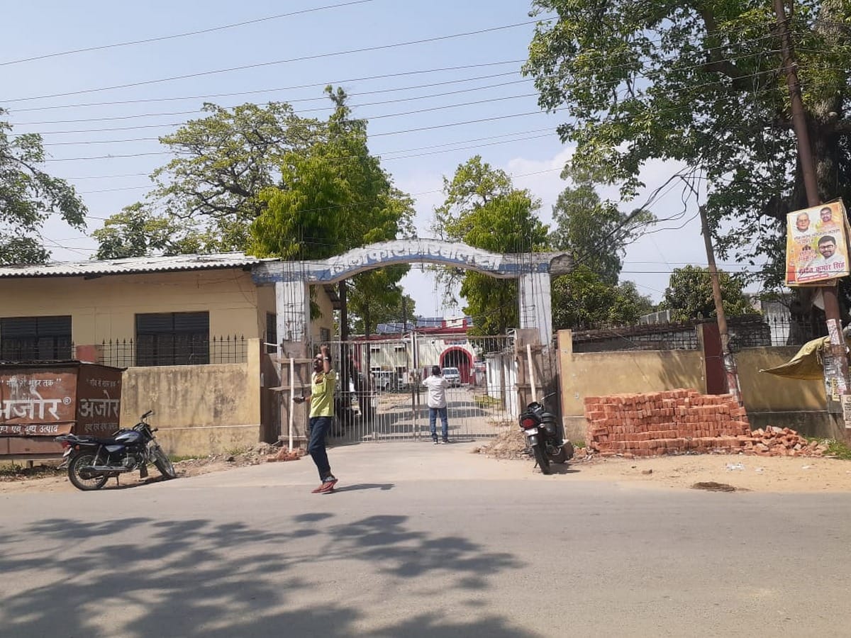 Clash battle in Ballia District Jail police force imposed dm sp reached there situation handlede