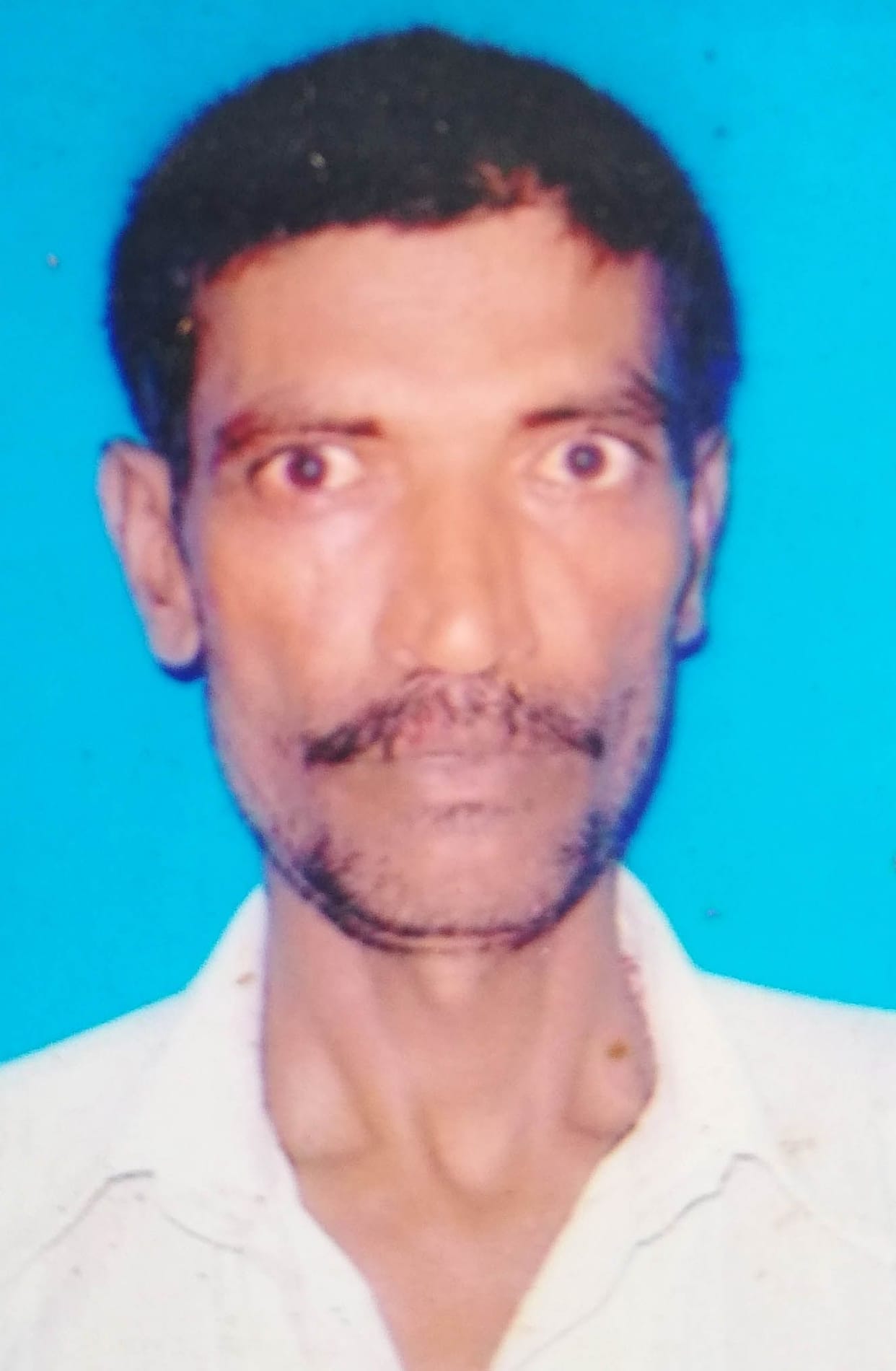 pol par kebal jod rahe yuvak kee karant lagane se maut