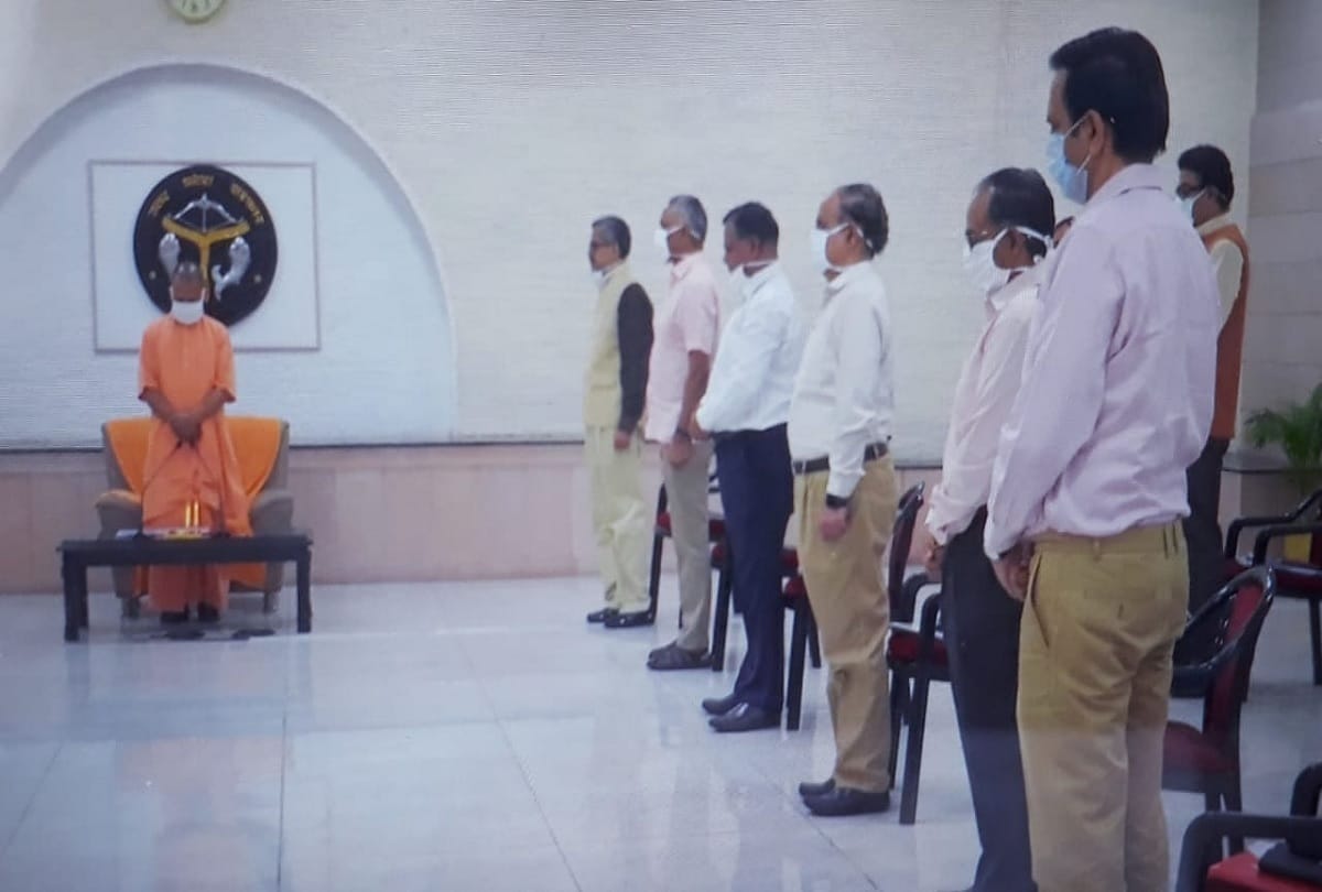 UP CM Yogi Adityanath pays tribute to late father before meeting on coronavirus