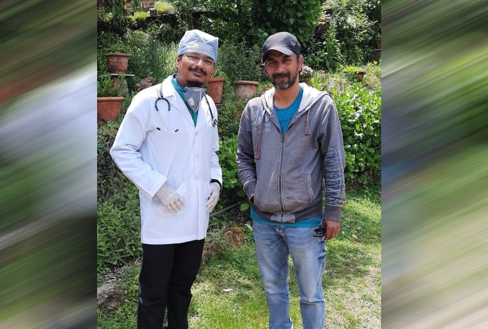 Coronavirus lockdown: Actor Manoj bajpai says thank you to doctor after his health check up in nainital