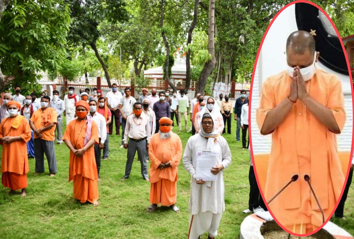 Mourning observed in Gorakhnath temple on death of CM Yogi adityanath father