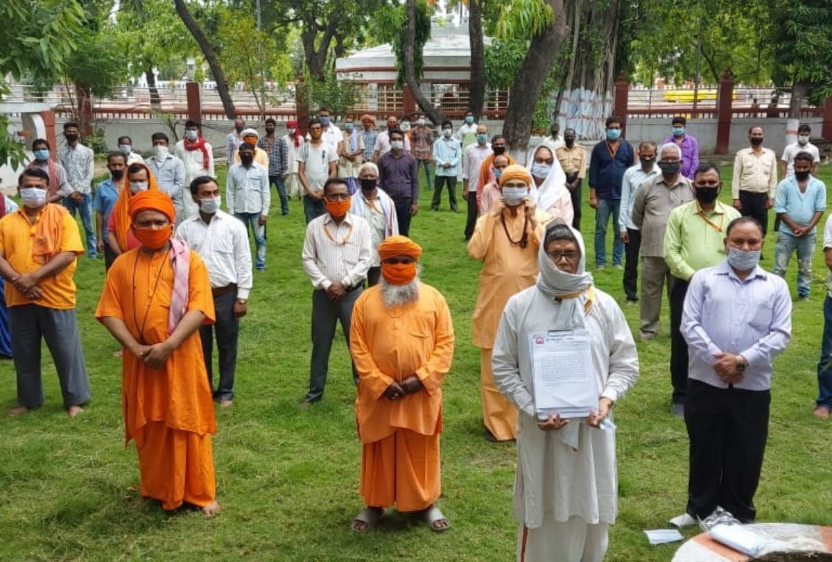 Mourning observed in Gorakhnath temple on death of CM Yogi adityanath father