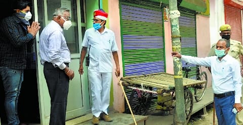 5 shopkeepers including broom caught in the streets of Shyamganj