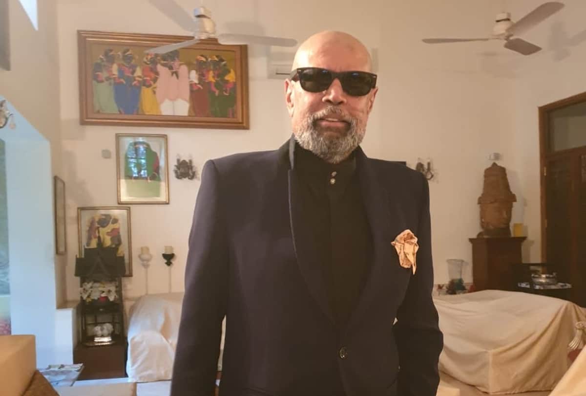 anupam kher funny comment on when Kapil Dev shaved his head and retained his beard