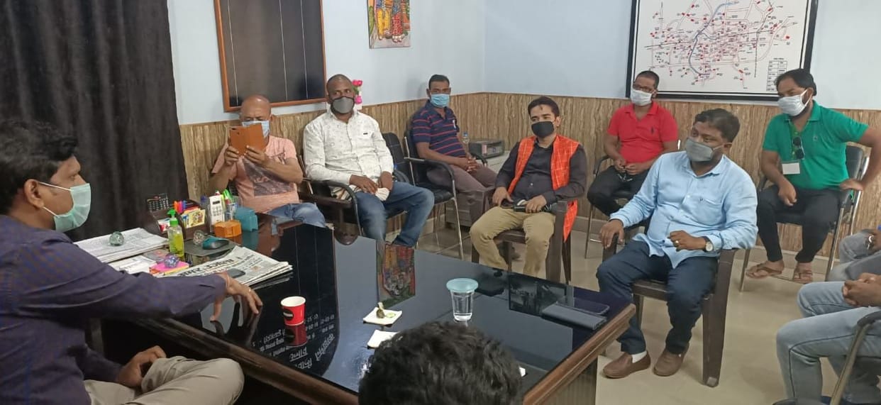 Appeal for compliance with lockdown by meeting with councilors