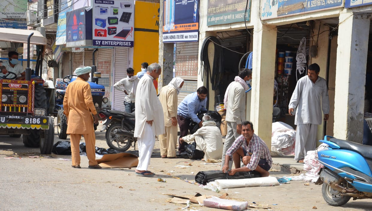 Some shopkeepers open their shops on monday and closed when the not get Administration's directions on lockdown.