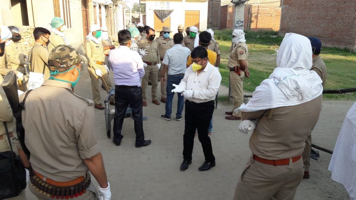 Medicals taken to the infected, Mohalla seal