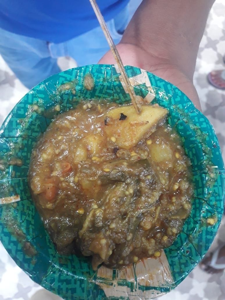 kvaaranteen sentar ke  khaane mein keede milane par hangaama
