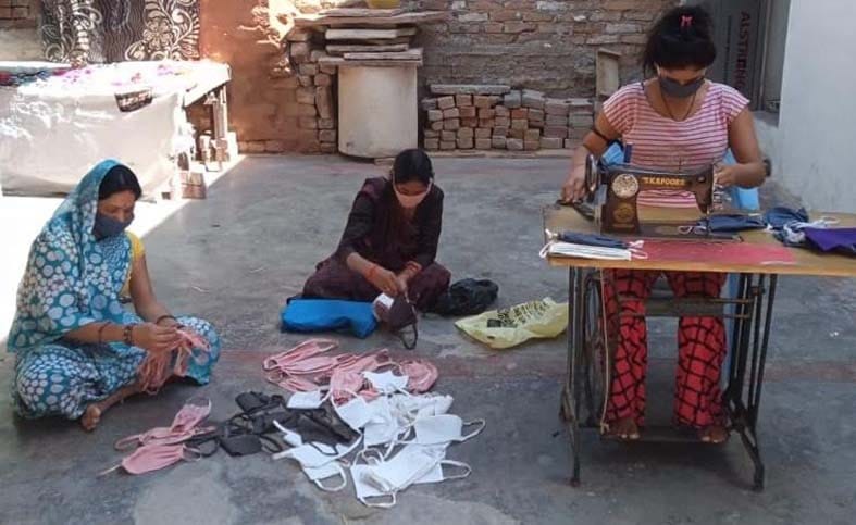 Women of groups are preparing masks