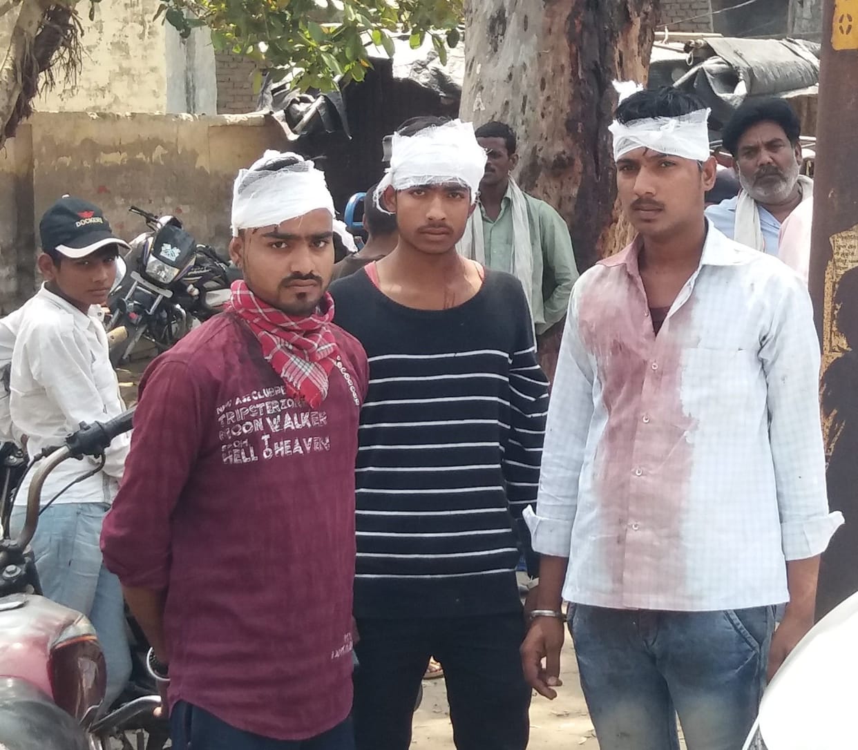 Hathras: Resistance from street exit, lathi-sticks, fierce chaos