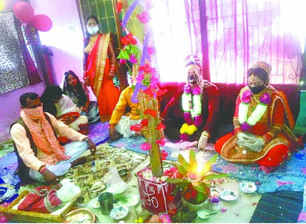 Coronavirus in Uttarakhand: Bride And Groom Wear Gloves and Mask in Marriage, only five people gathering in champawat