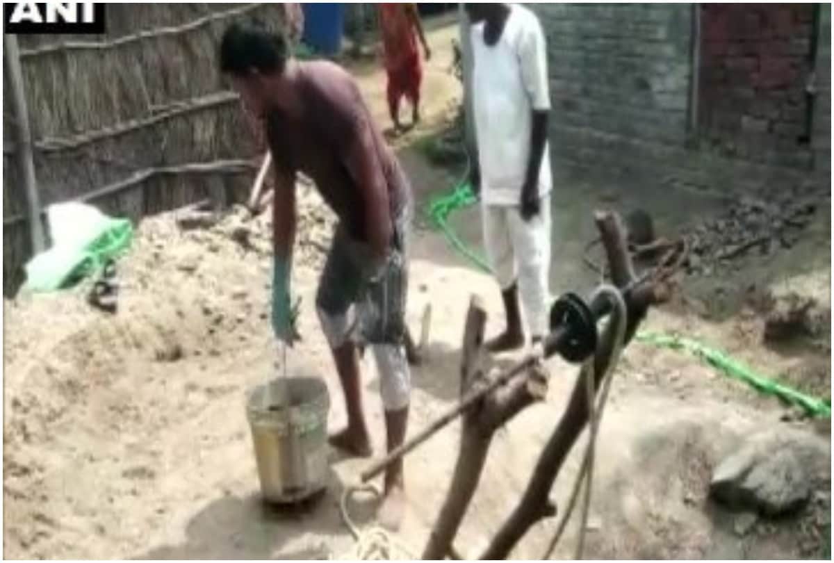 Maharashtra  Home mason dug well in front of house during lockdown