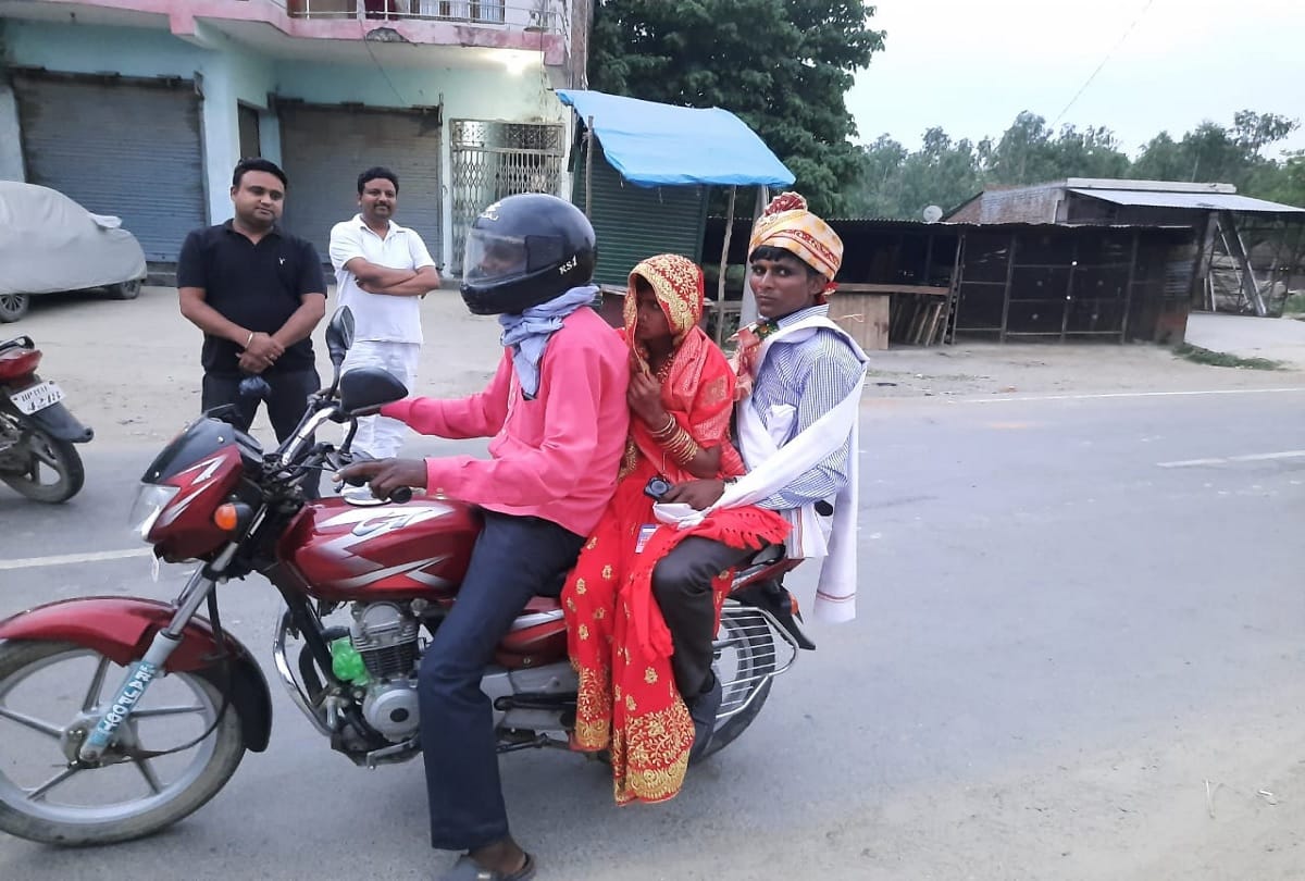 Lakhimpur kheri barat reaches brides home on bike due to lockdown