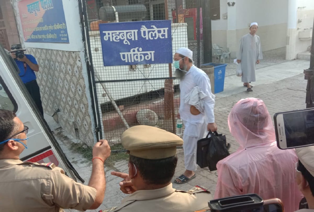 Allahabad University Professor, 30 sent to jails including 20 depositors