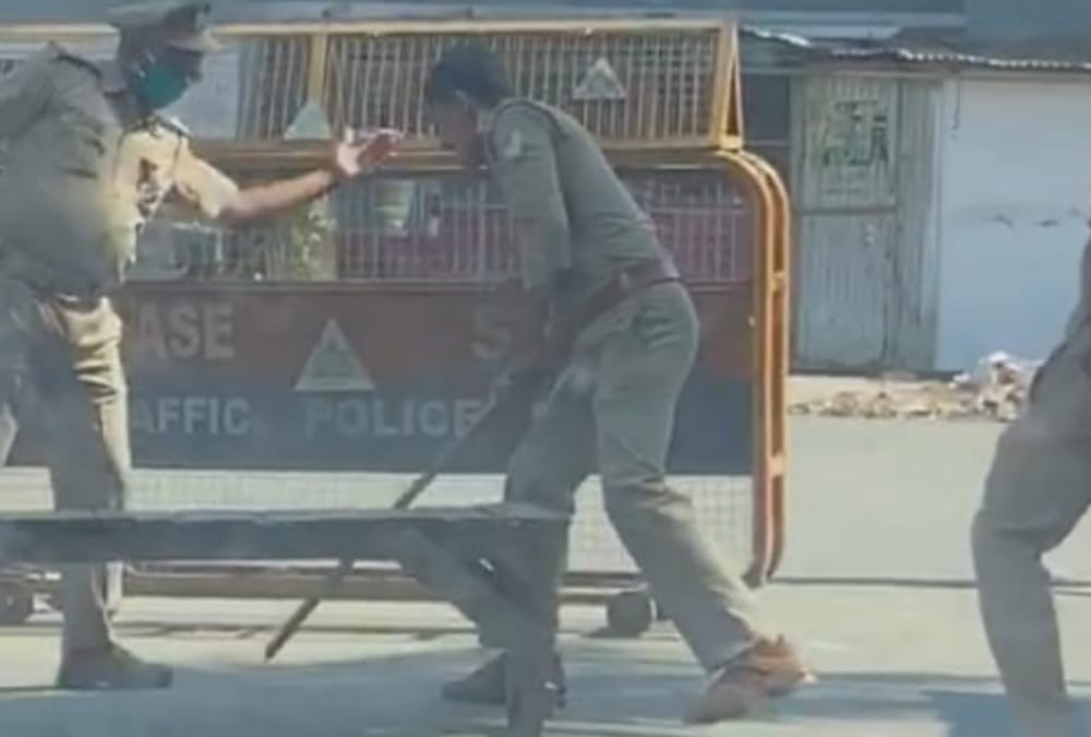 Head constable suspended for fight with sub inspector in Sitapur.