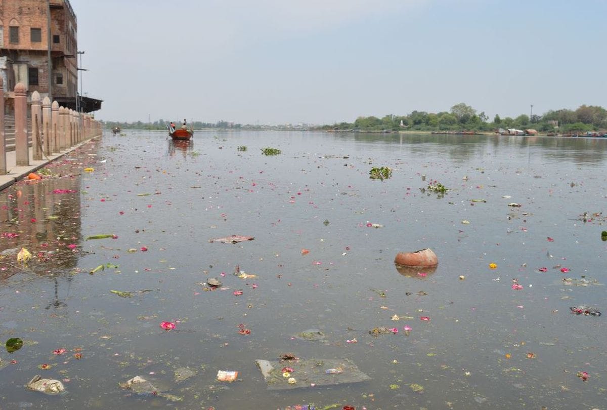 lockdown update: drains falling in Yamuna river in mathura