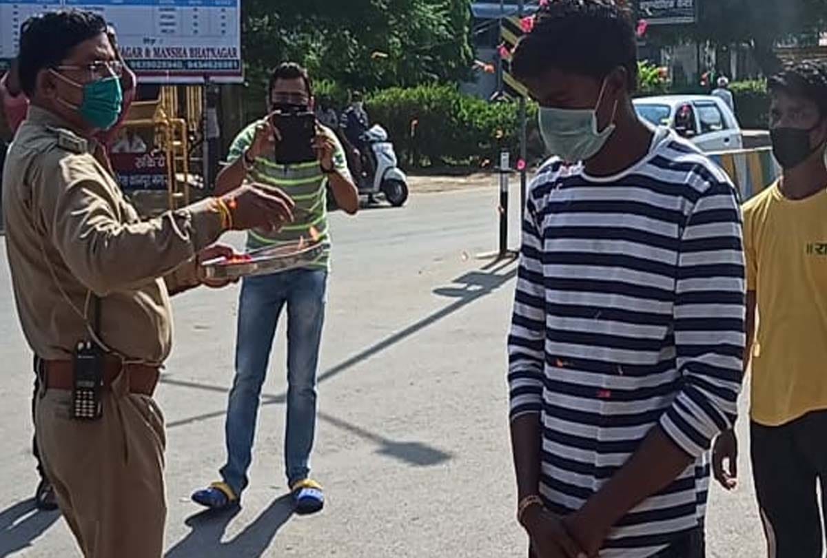 kanpur lockdown news in hindi: Police taught the lesson to those who violate lockdown