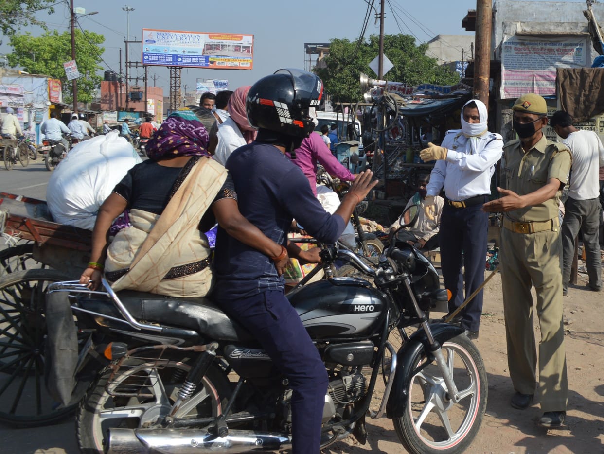 Hathras: One-way traffic system implemented in the city to effect lockdown