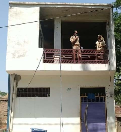 jhagade kee soochana par pahunche chaukee inchaarj aur sipaahee ko banaaya bandhak