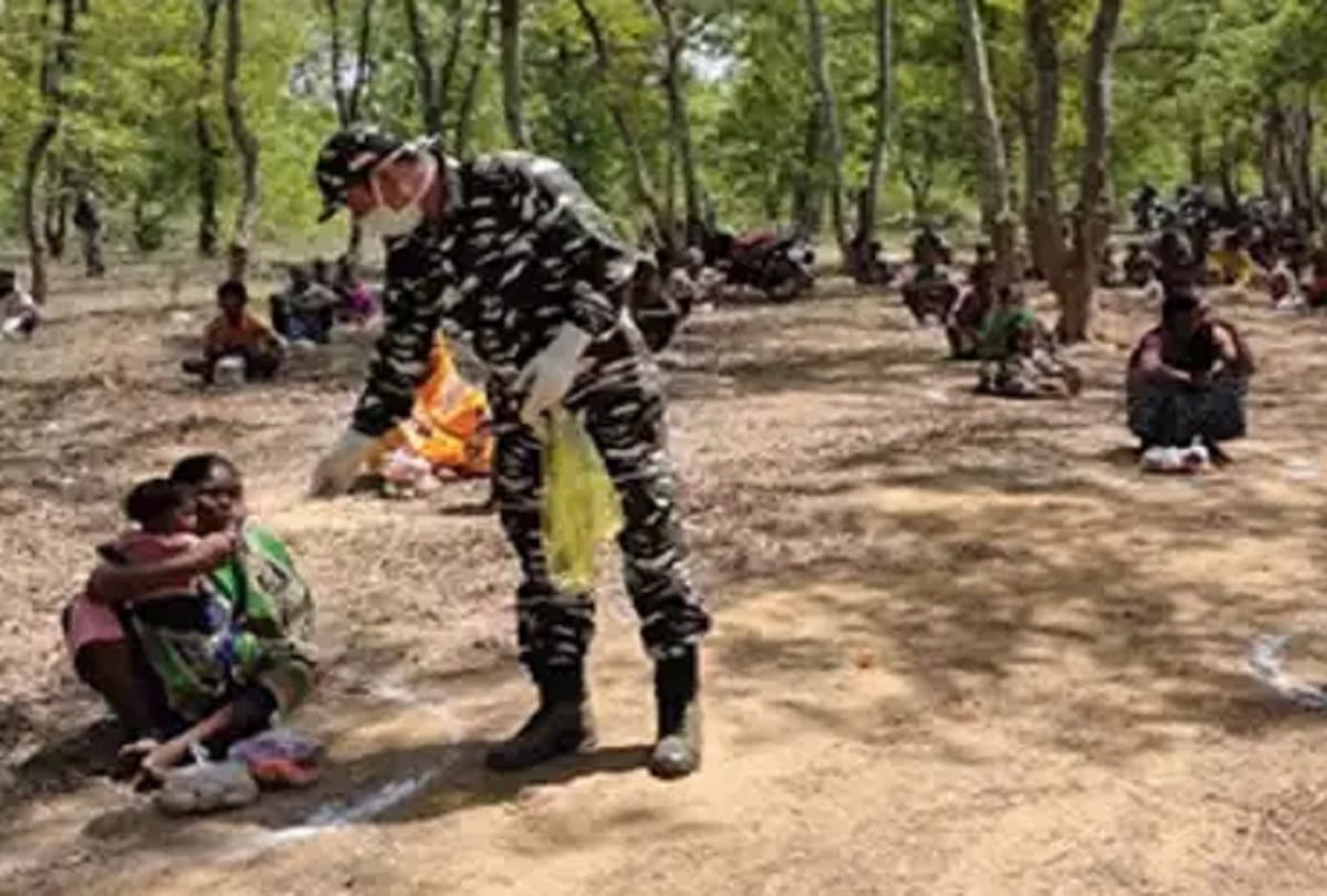CRPF batallion in gadchiroli helping 600 stranded people due to covid19 lockdown