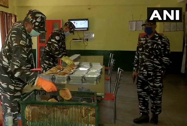 Coronavirus, Lockdown, Curfew, CRPF 51st Battalion prepare food to distribute