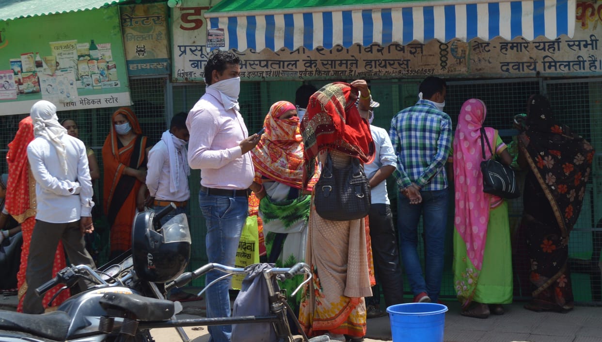 Hathras: Increased corona check number of patients coming to OPD