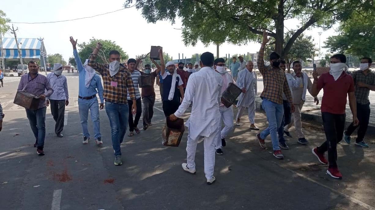 Traders protest against wheat purchasing