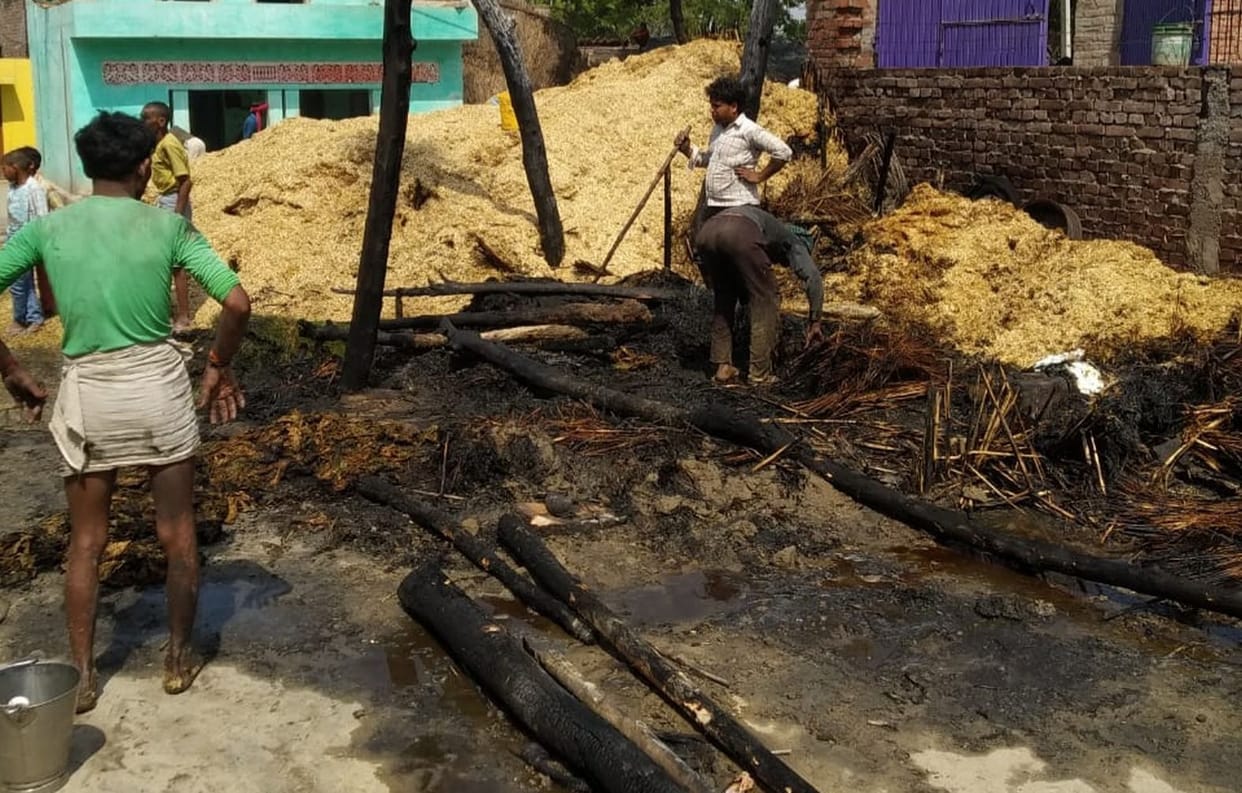 5 houses burnt by fire in two houses