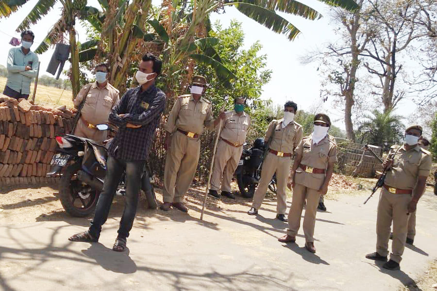 col fever in agra returned labours, qurantined