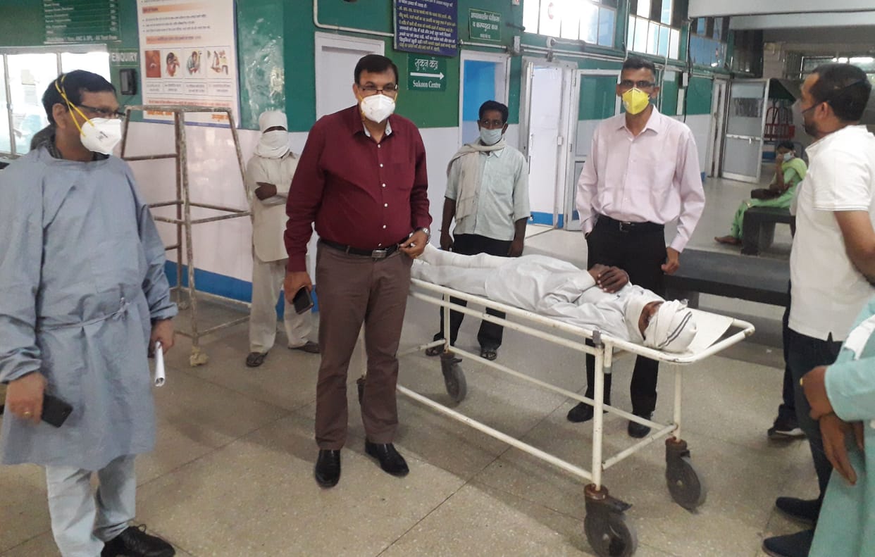 Laborer's leg broken due to slipping at Ludana wheat procurement center