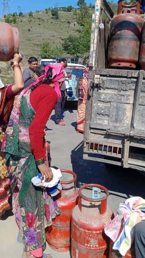 Gas cylinders car reached for the first time in Dansley village