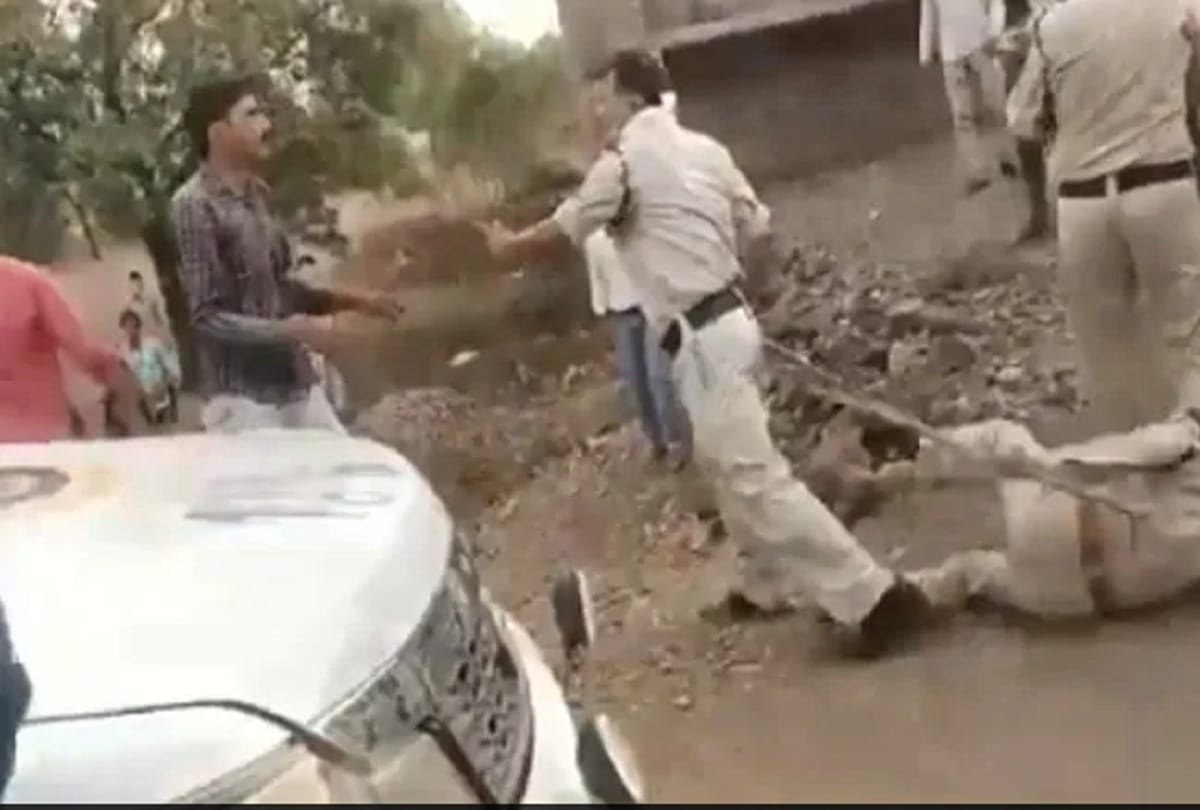 Covid-19, Local public in rajgarh district of madhya pradesh attack on  police with sticks for enforcing lockdown