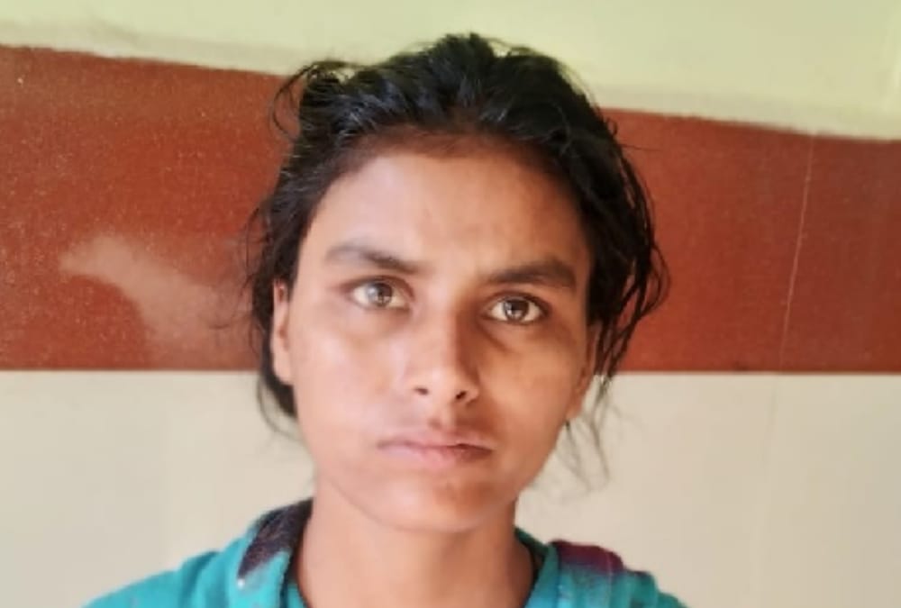 a man left his sister on the way in mohanlalganj