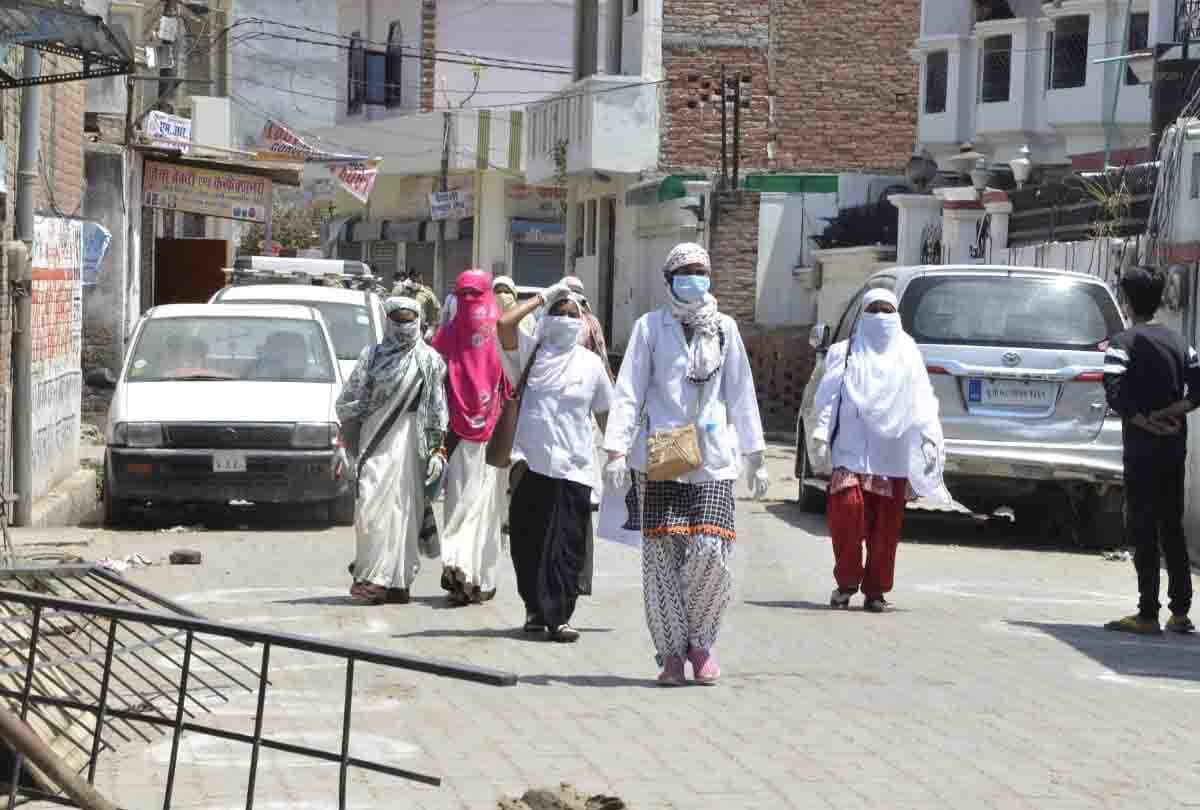 hotspot in kanpur : Shortage of essential goods in hotspot Roshan Nagar on first day