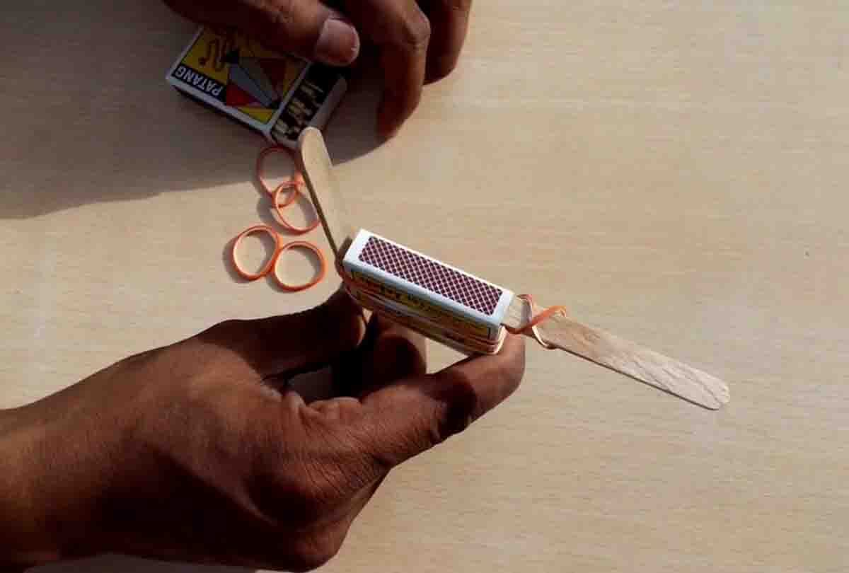 Apart from online Vedic mathematics, students are learning science from small experiments