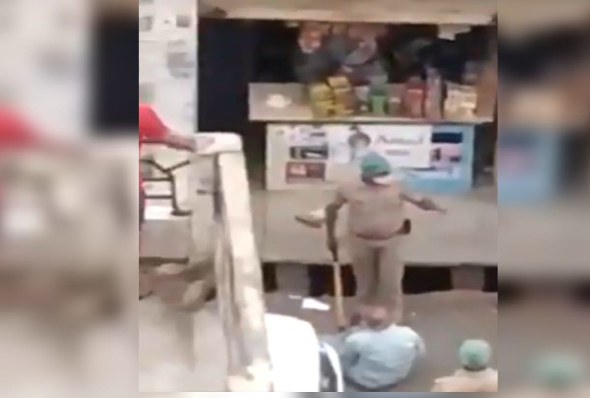 Agra Police Beat Old Man Closed Shop In Balkeshwar