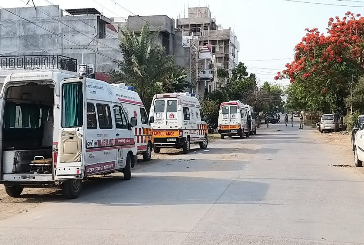 Deposits of hoarding, weeping muttvalli, foreigners seen with a huge force in the guest house