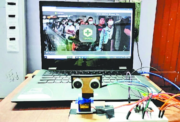 Two students made a machine who scan the Symptoms of coronavirus